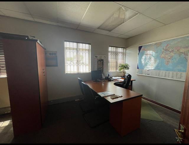 574M² OFFICE FOR SALE IN BRYANSTON